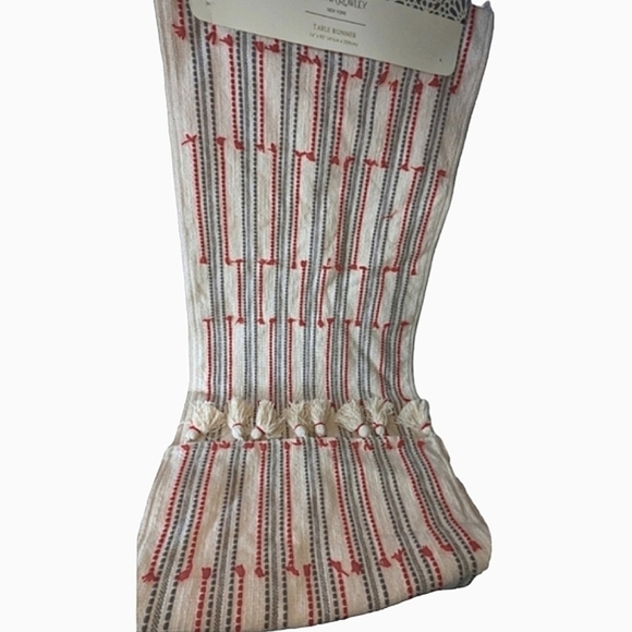 Cynthia Rowley textured table runner - Picture 2 of 6